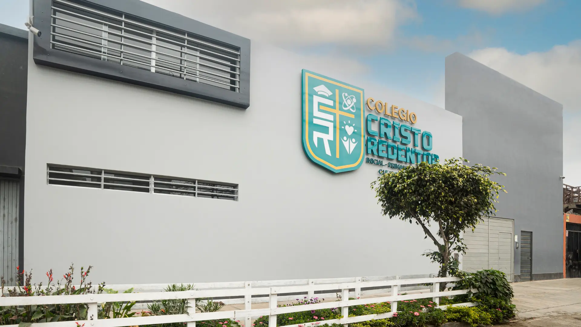 fachada - colegio-cristo-redentor-chorrillos